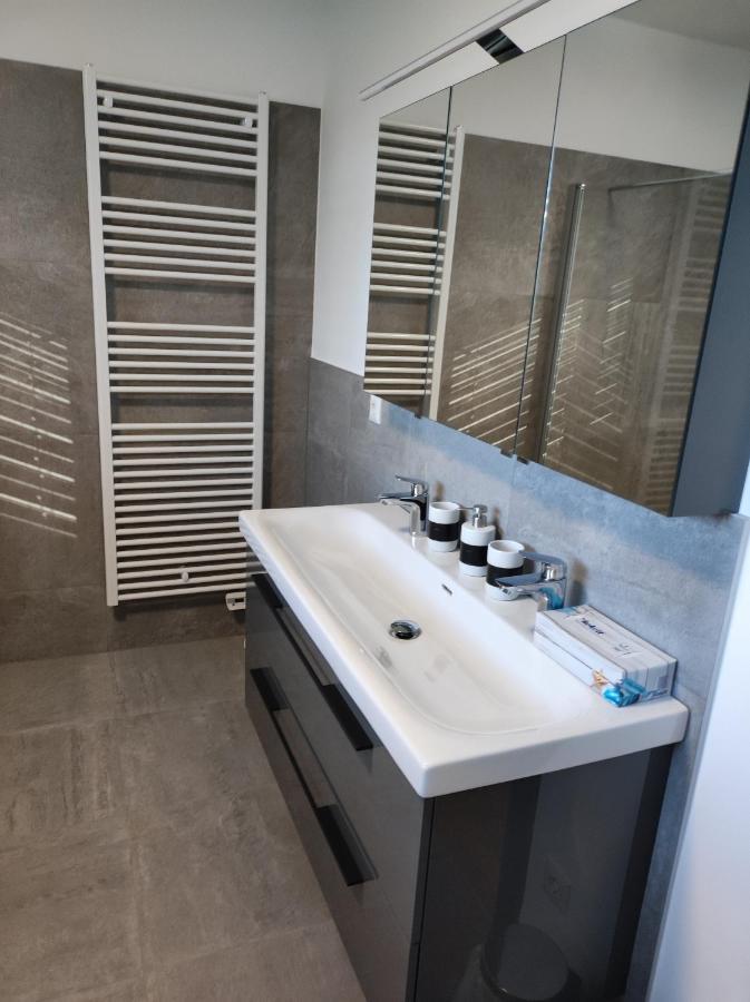 Luxurioeses Penthouse Mit Blick Auf Die Uno-City Und Dem Kaiserwasser. 3Schlafzimmer, 2 Baeder, Privat Lift Ins Apartment Viena Exterior foto